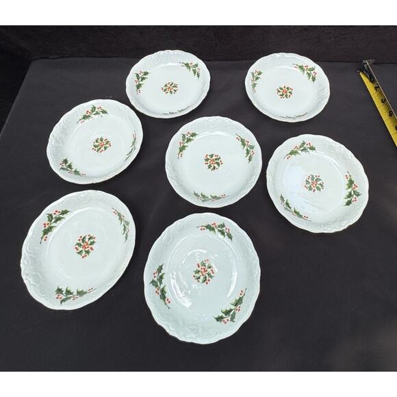 Vintage Royal Kent Christmas Holiday Holly Poland 6 1/5” Dessert Bowls Set Of 7 - Picture 5 of 6